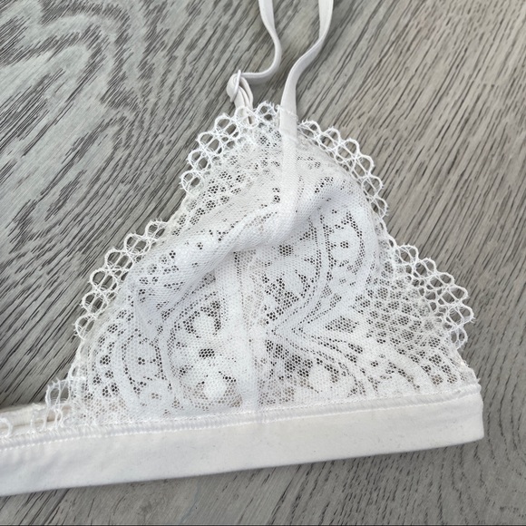 VICTORIA’S SECRET | White Lace Bralette NWT - Picture 4 of 4
